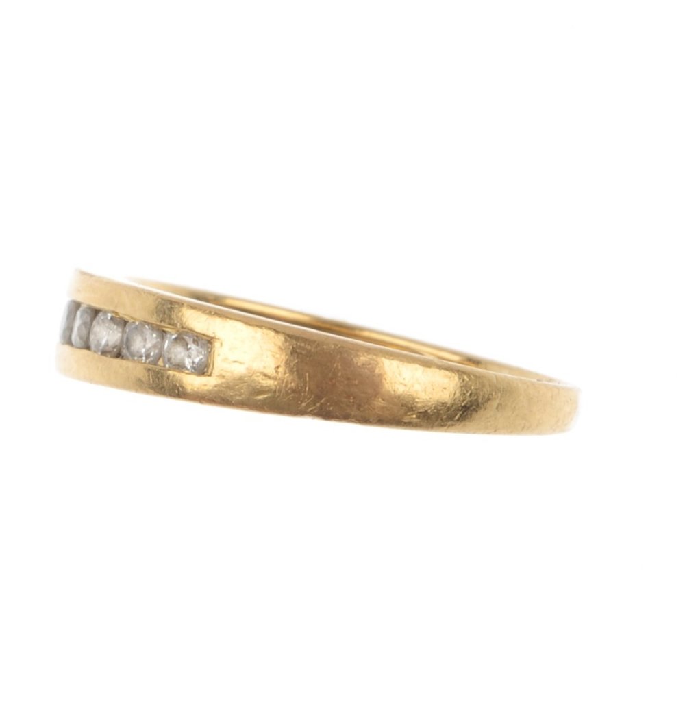 A paste half-circle eternity ring. - 2