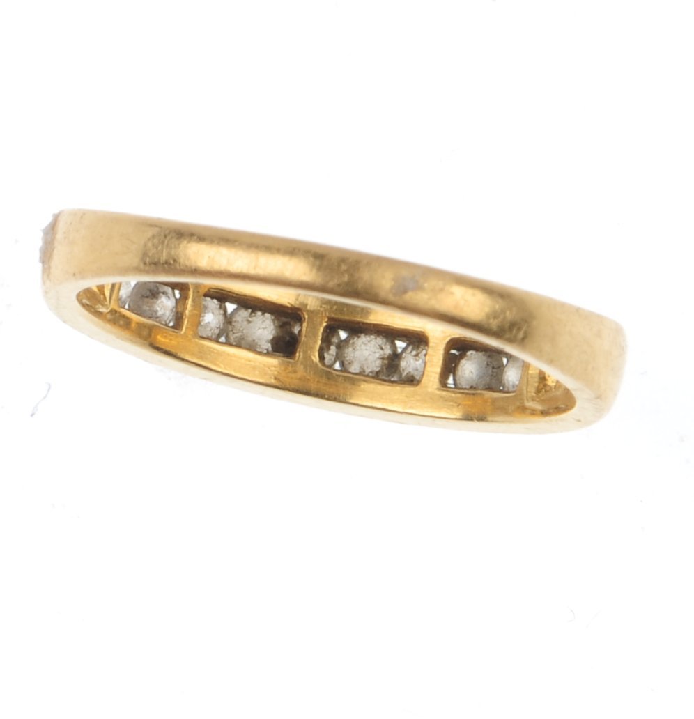A paste half-circle eternity ring. - 4