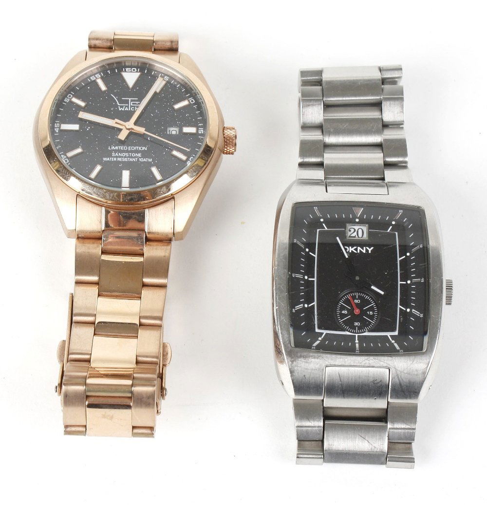 A bag of watches.: A bag of various watches, to include DKNY, Armani etc, recommended for repair purposes only. Approximately 115.