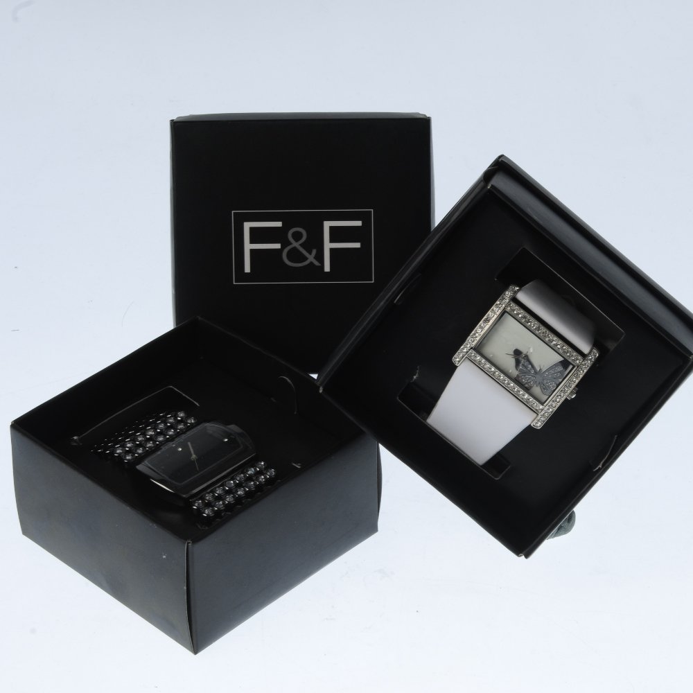 A large mixed group of watches.: A large mixed group of watches to include pieces by F&F and ones based upon various children's cartoon characters. In original packaging. Approximately 300.