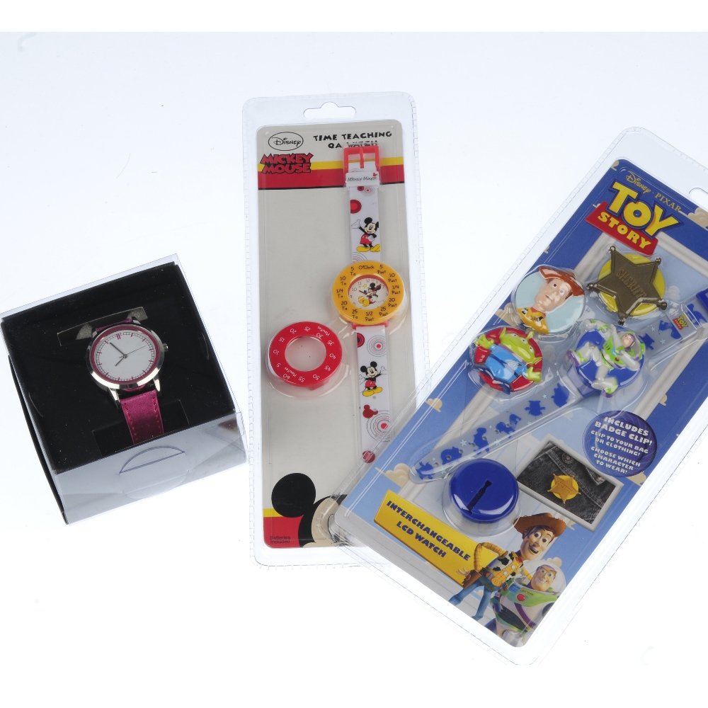 A large mixed group of watches.: A large mixed group of watches to include pieces by F&F and ones based upon various children's cartoon characters. In original packaging. Approximately 300.
