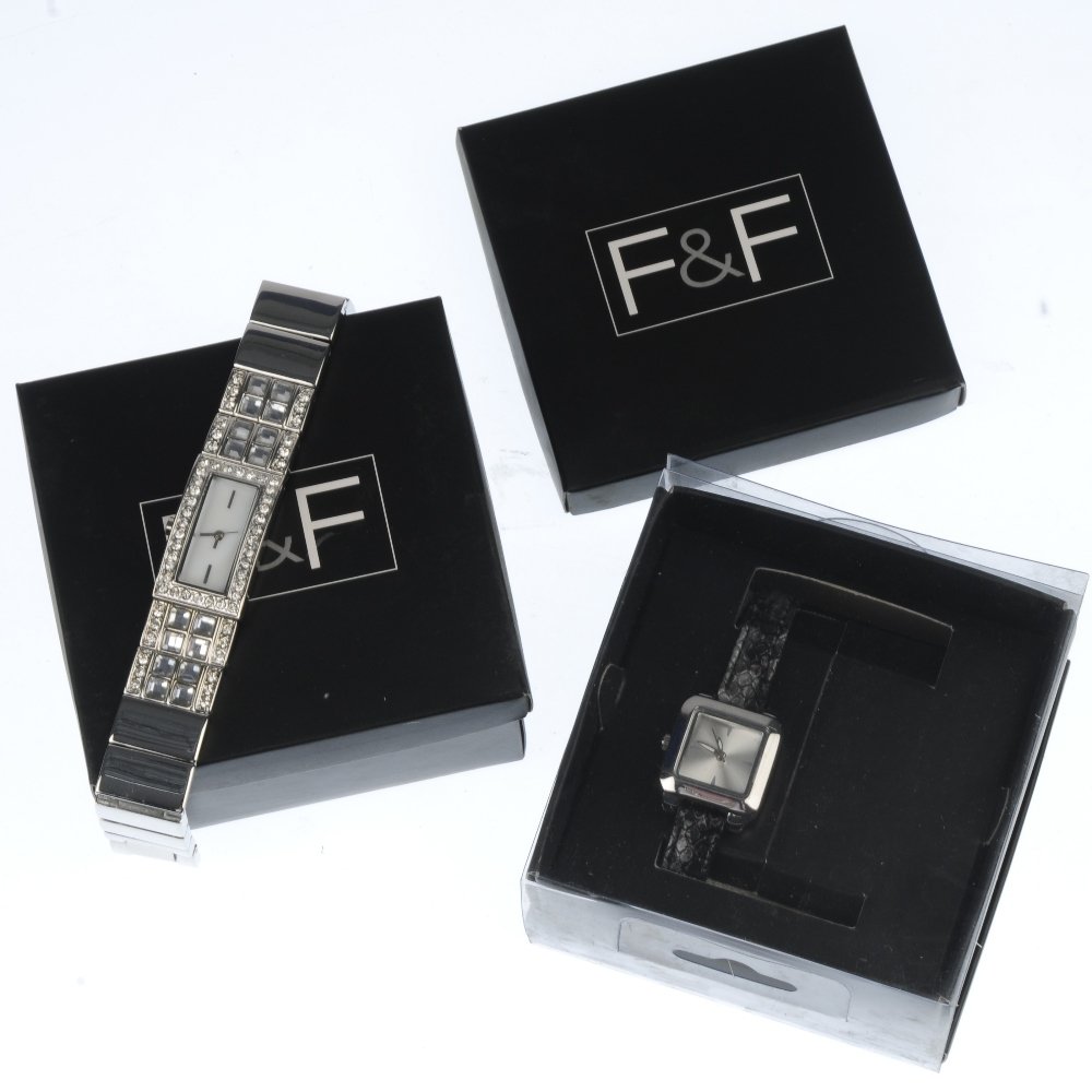 A large mixed group of watches.: A large mixed group of watches to include pieces by F&F and ones based upon various children's cartoon characters. In original packaging. Approximately 300.