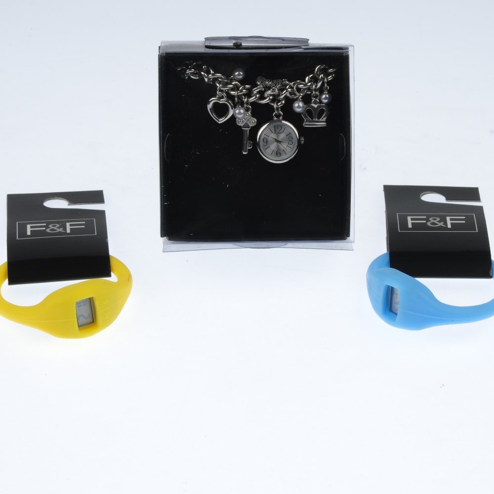 A large mixed group of watches.: A large mixed group of watches to include pieces by F&F and ones based upon various children's cartoon characters. In original packaging. Approximately 300.