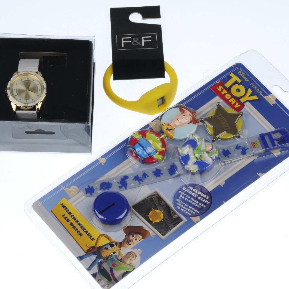 A large mixed group of watches.: A large mixed group of watches to include pieces by F&F and ones based upon various children's cartoon characters. In original packaging. Approximately 300.