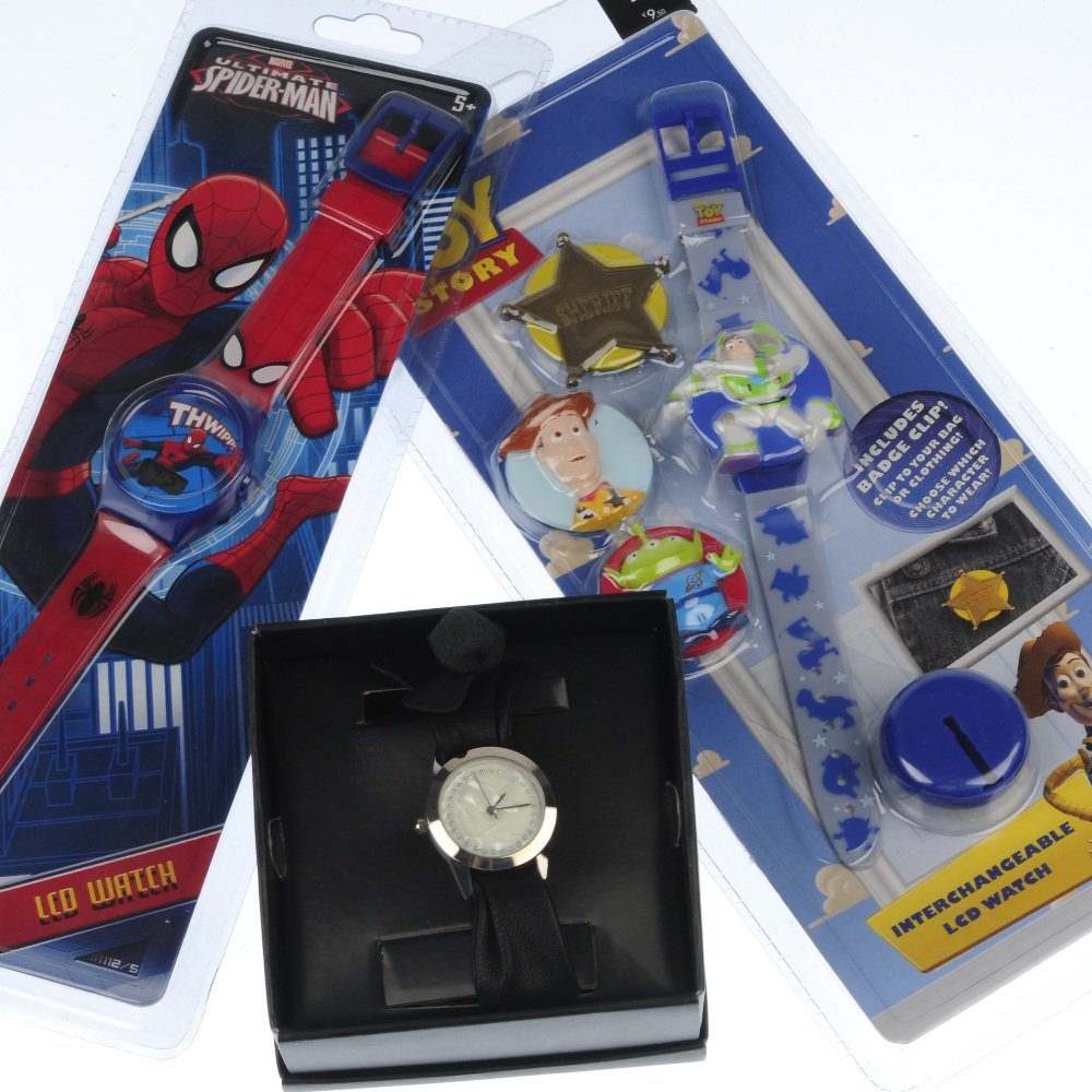 A large mixed group of watches.: A large mixed group of watches to include pieces by F&F and ones based upon various children's cartoon characters. In original packaging. Approximately 300.