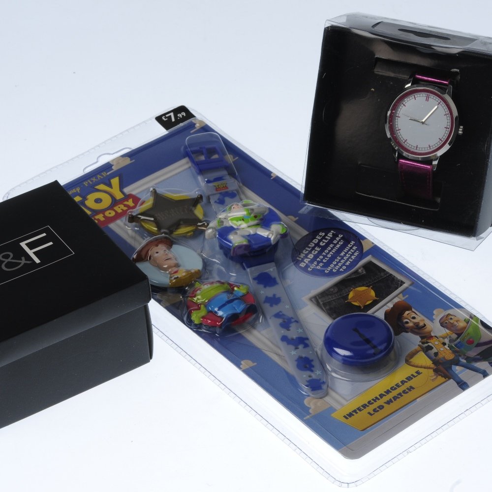 A large mixed group of watches.: A large mixed group of watches to include pieces by F&F and ones based upon various children's cartoon characters. In original packaging. Approximately 300.