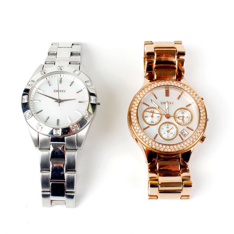 A large bag of various wrist watches. Approximately: A large bag of various wrist watches, to include DKNY, Fossil etc., all recommended for spares and repair purposes only. Approximately 100.