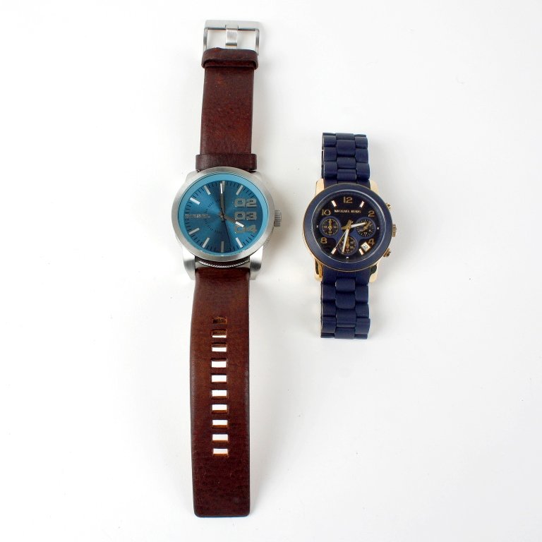 A large bag of various wrist watches. Approximately: A large bag of various wrist watches, to include DKNY, Fossil etc., all recommended for spares and repair purposes only. Approximately 100.