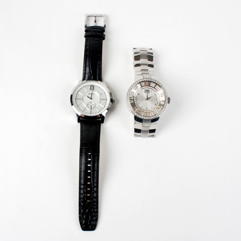 A large bag of various wrist watches. Approximately: A large bag of various wrist watches, to include DKNY, Fossil etc., all recommended for spares and repair purposes only. Approximately 100.