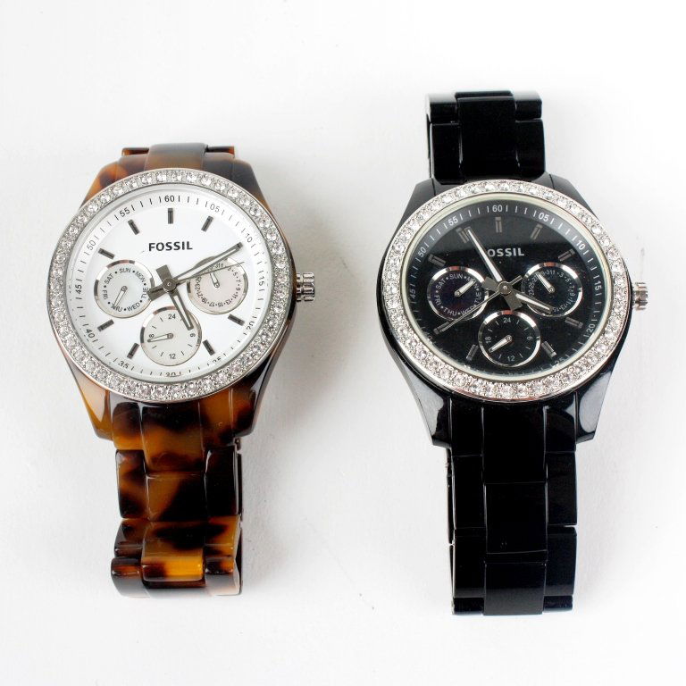 A large bag of various wrist watches. Approximately: A large bag of various wrist watches, to include DKNY, Fossil etc., all recommended for spares and repair purposes only. Approximately 100.