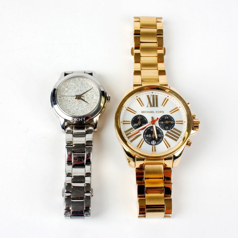 A large bag of various wrist watches. Approximately: A large bag of various wrist watches, to include DKNY, Fossil etc., all recommended for spares and repair purposes only. Approximately 100.