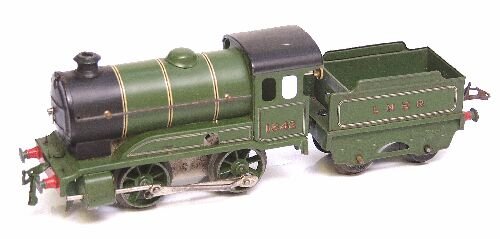 A post-war Hornby No 501 O Gauge Locomot: A post-war Hornby No 501 O Gauge Locomotive and Tender finished in LNER livery and fitted with a clockwork mechanism - boxed. Overall length 10.5 ins (26.75 cms).
