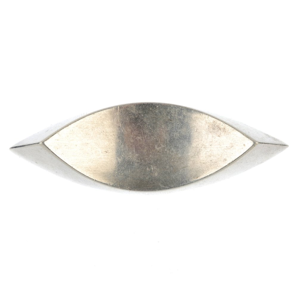 Two items of Scandinavian jewellery.: Two items of Scandinavian jewellery, to include a marquise-shape brooch by Eigil Jensen for Anton Michelsen, together with a pair of similarly designed ear clips by Bent Knudsen. Marks to indicate sil