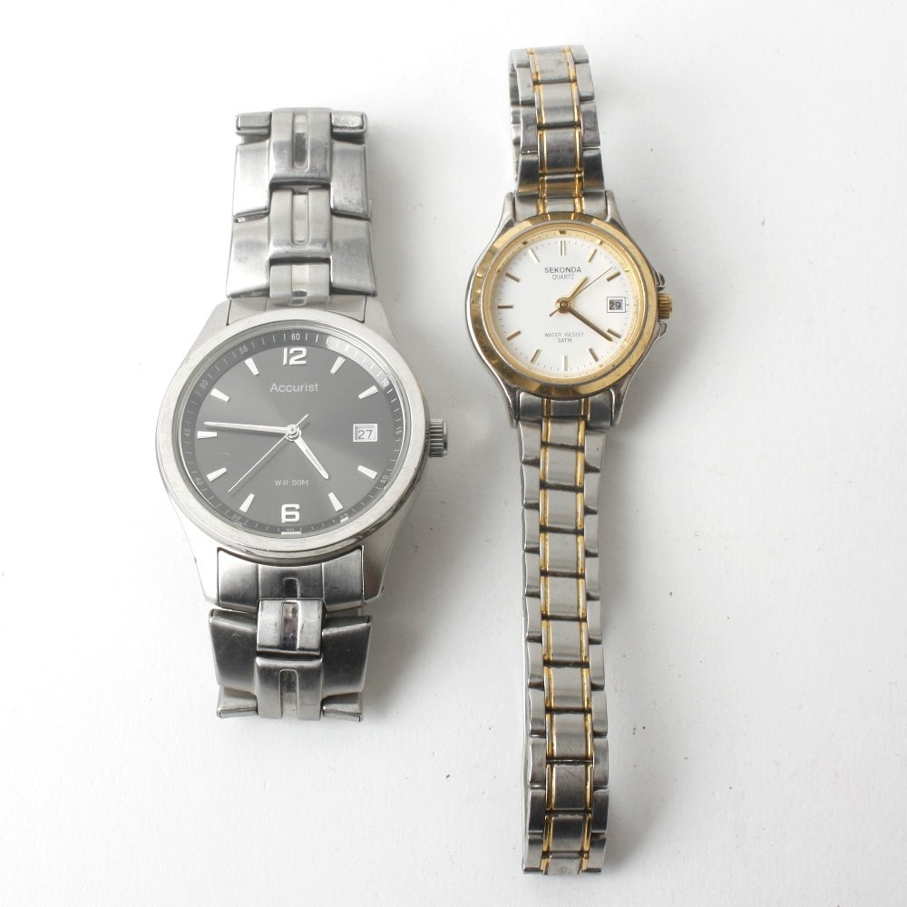 A bag of various wrist watches. Approximately 150.: A bag of various wrist watches, to include examples by Accurist, Pulsar and Sekonda. All recommended for spares and repair purposes only. Approximately 150.