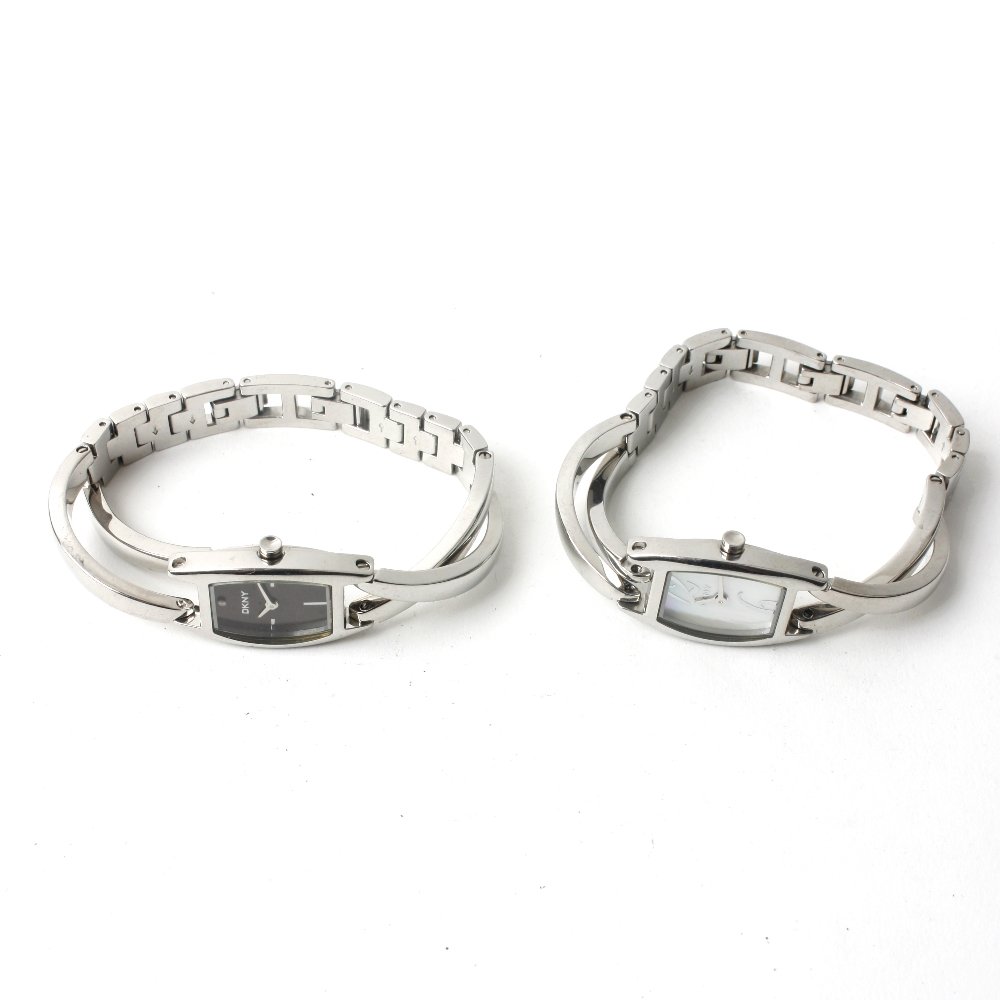 A bag of various wrist watches. Approximately 150.: A bag of various wrist watches, to include examples by DKNY and Fossil. All recommended for spares and repair purposes only. Approximately 150.