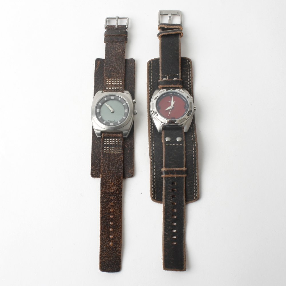 A bag of various wrist watches. Approximately 150.: A bag of various wrist watches, to include examples by DKNY and Fossil. All recommended for spares and repair purposes only. Approximately 150.