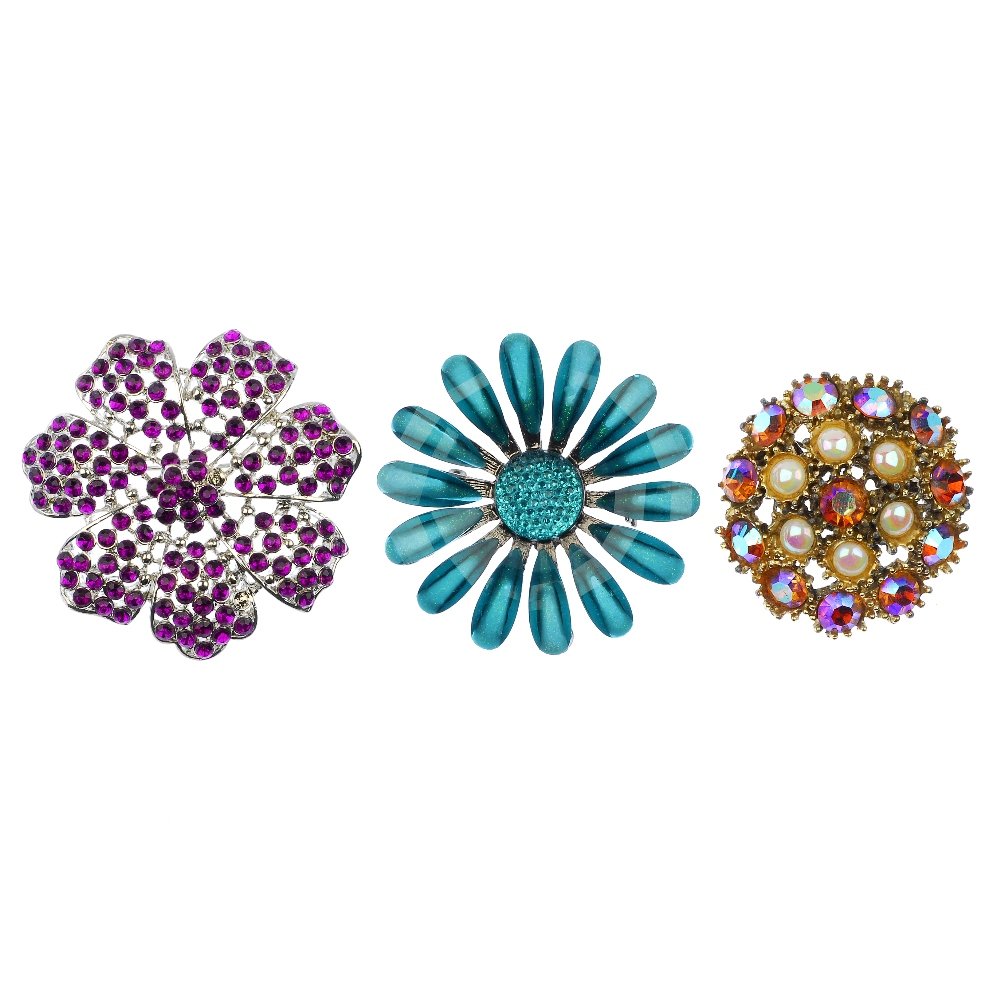 A selection of costume jewellery. Some AF.: A selection of costume jewellery, to include brooches, rings, pendants, earrings, bracelets and bangles, many set with paste. Some AF.