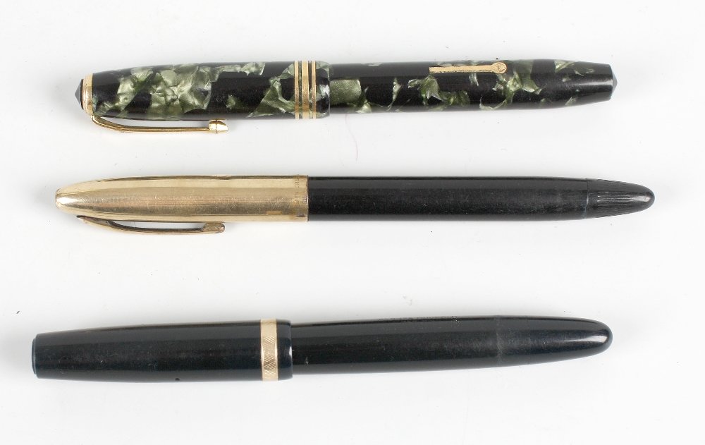 A Conway Stewart No. 58 fountain pen, etc: A Conway Stewart No. 58 fountain pen, the green and black 'marbled effect' body with fittings and gold nib (A/F), a Parker Duofold fountain pen with 14k gold nib (incomplete), Sheaffers pens, etc. (4)