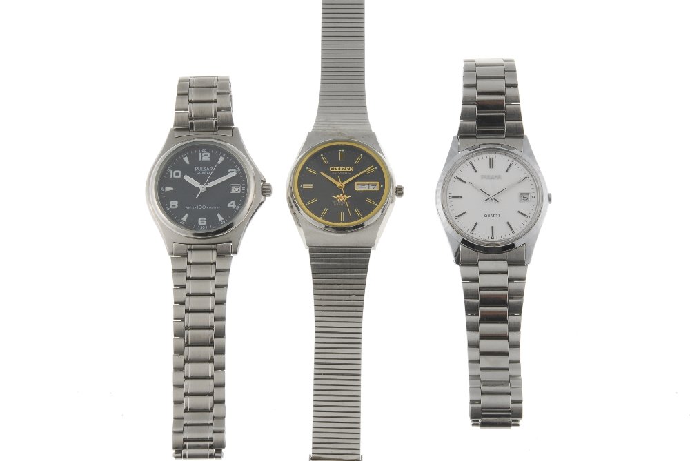 A large bag of various wrist watches. Approximately: A bag of various wrist watches, including examples by Seiko, Sekonda and Pulsar. All recommended for spares and repair purposes only. Approximately 155.