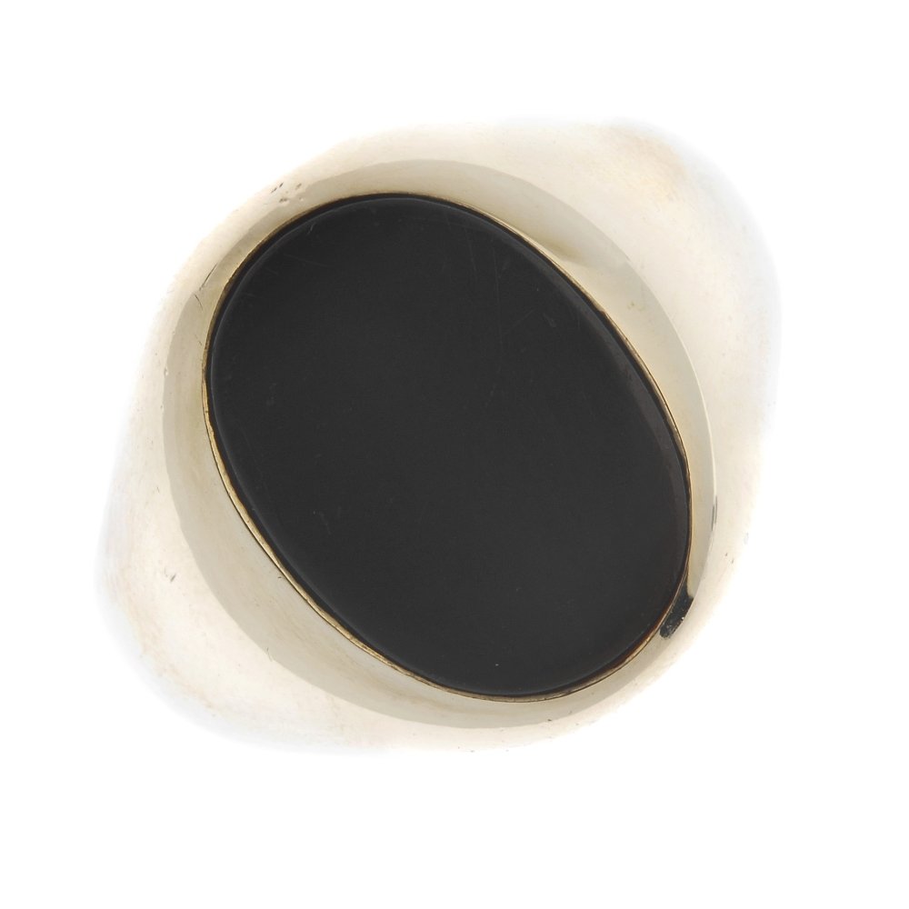 TIFFANY & CO - a gentleman's onyx signet ring. (1 of 4)