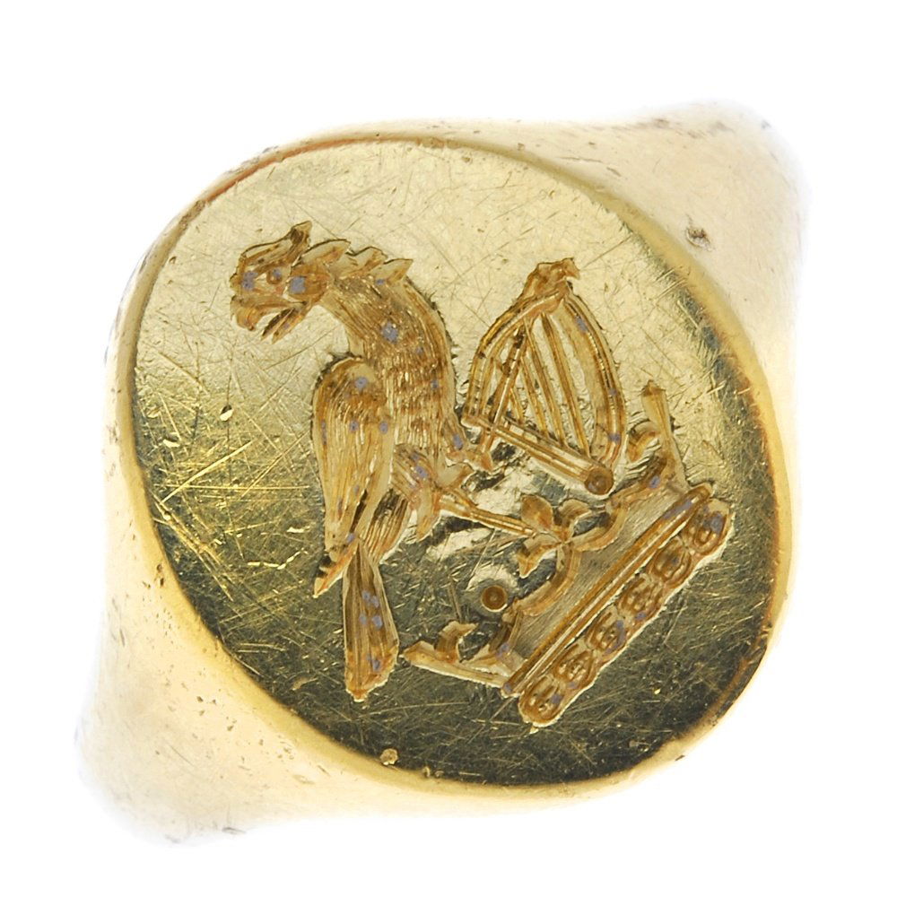 An 18ct gold signet ring. (1 of 4)