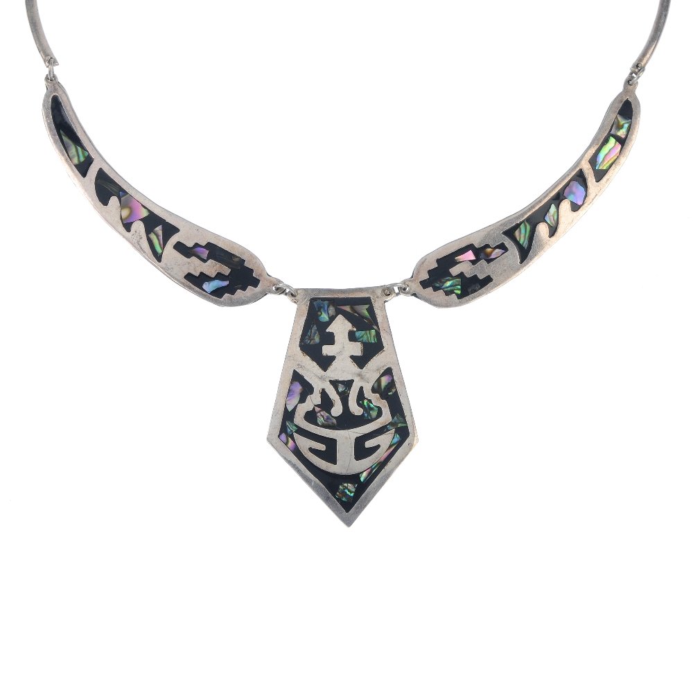 Six items of silver and white metal jewellery. (1 of 2)