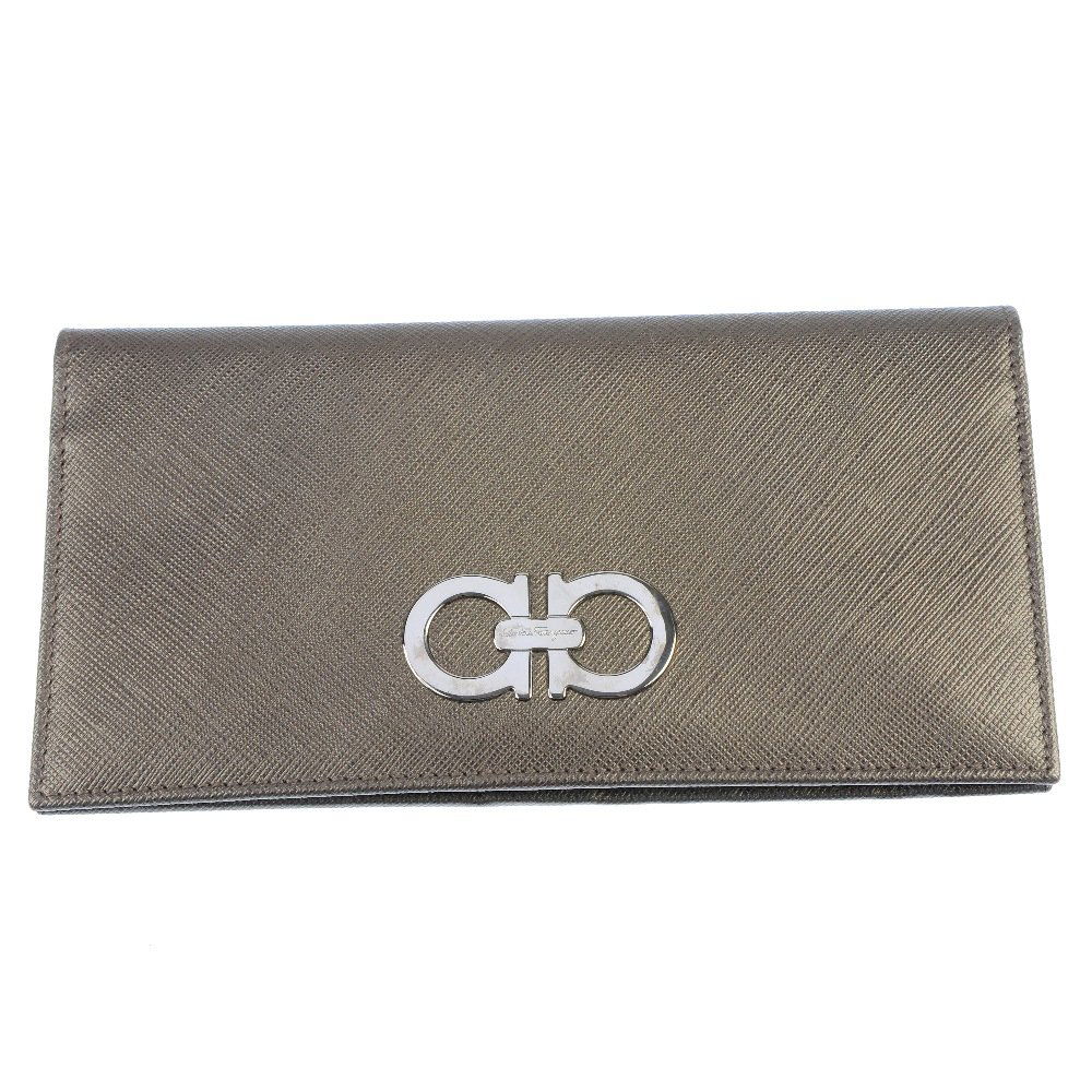 Three designer pieces. (1 of 4)