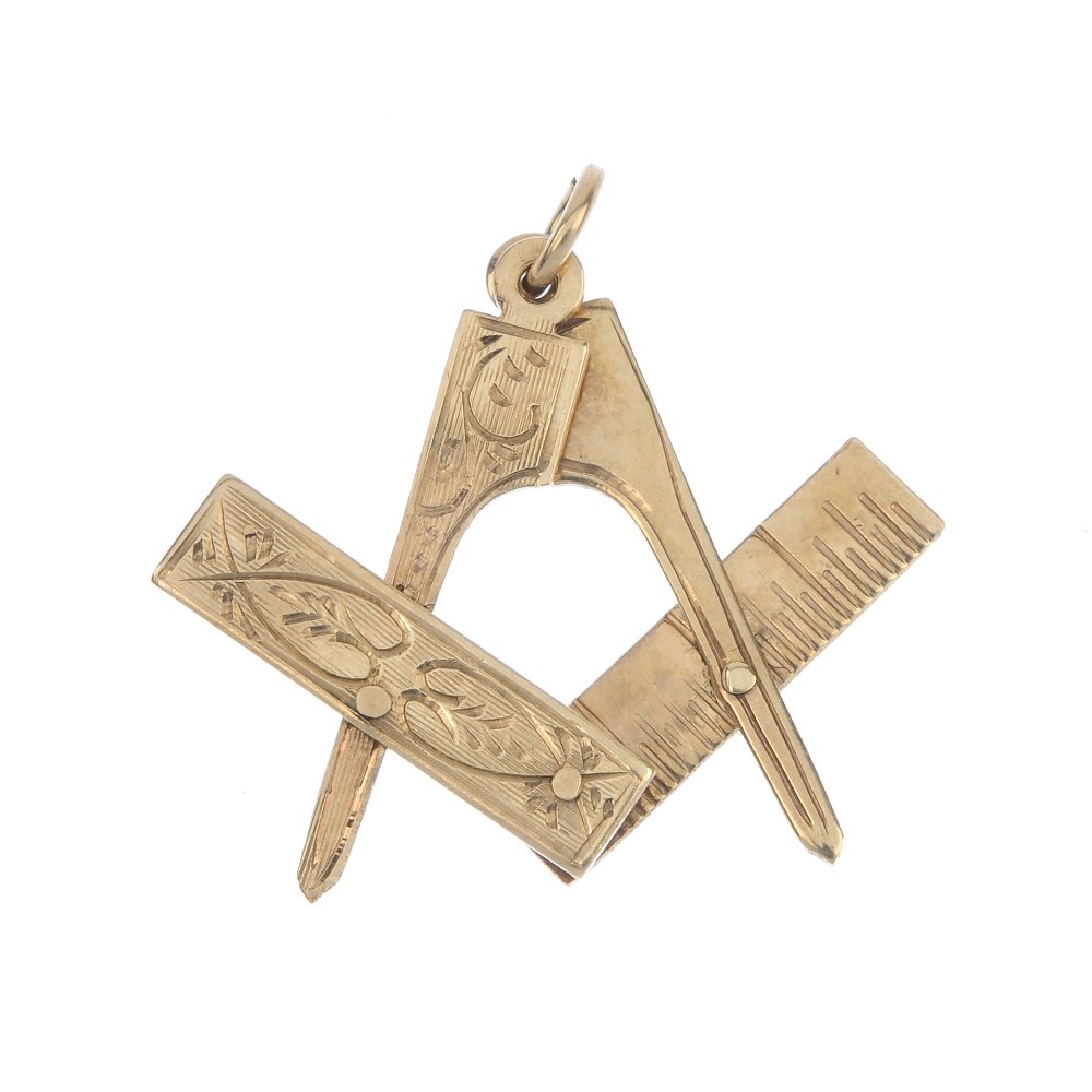 A 9ct gold Masonic pendant. (1 of 3)