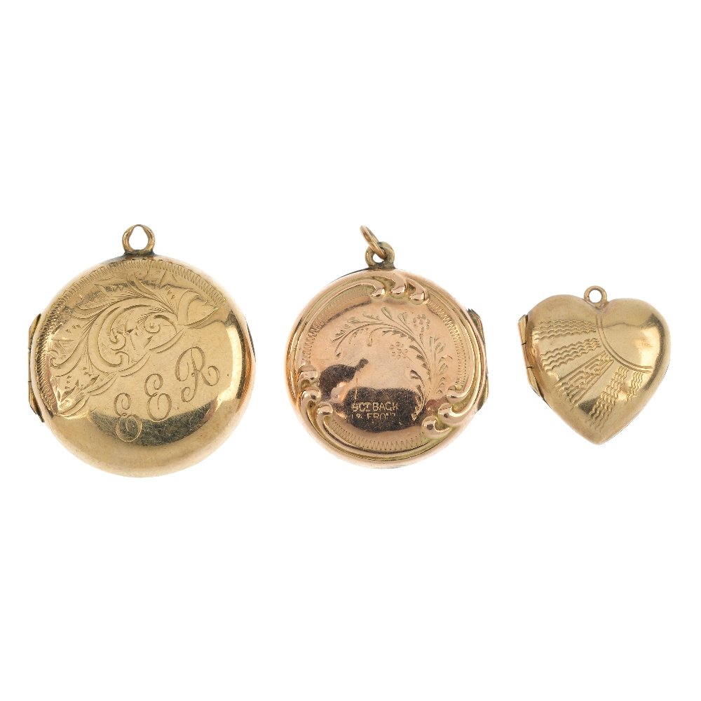 A selection of three early to mid 20th century 9ct gold (1 of 2)