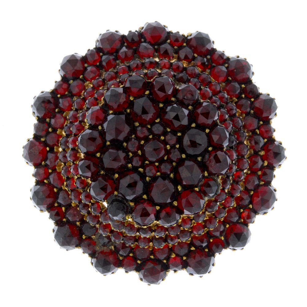 Five items of garnet and red paste jewellery. (1 of 3)