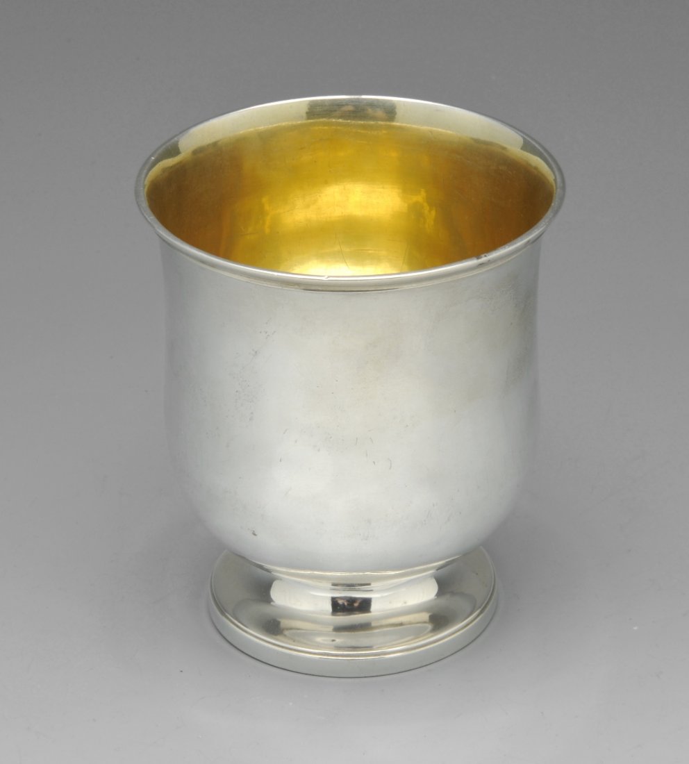 A Victorian silver cup. (1 of 4)
