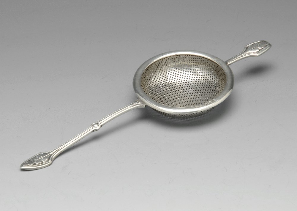 An Edwardian silver tea strainer. (1 of 5)