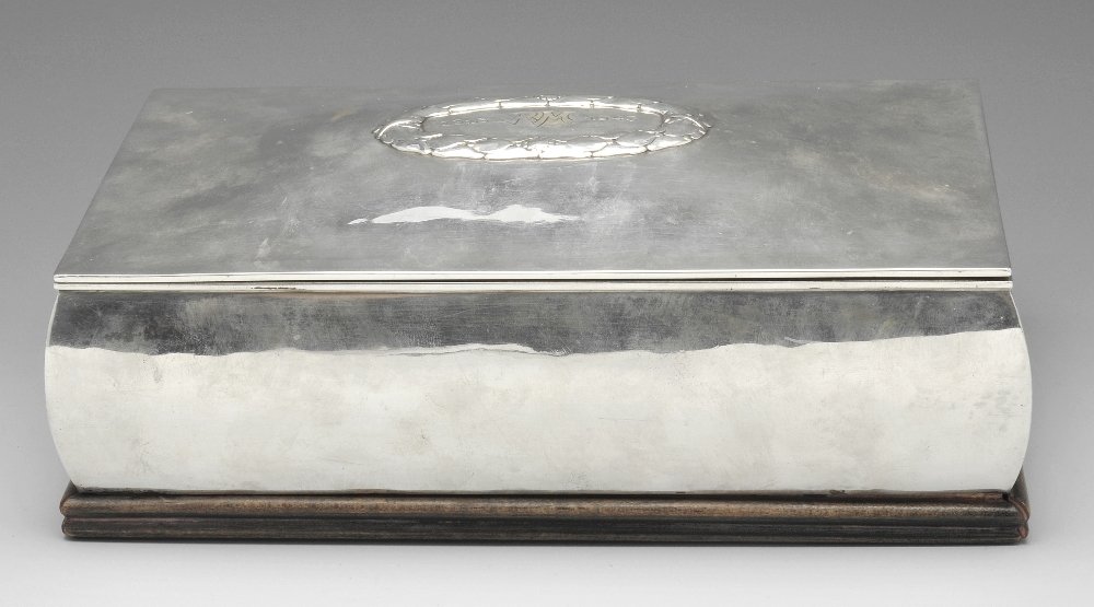 A large continental table cigarette box. (1 of 6)