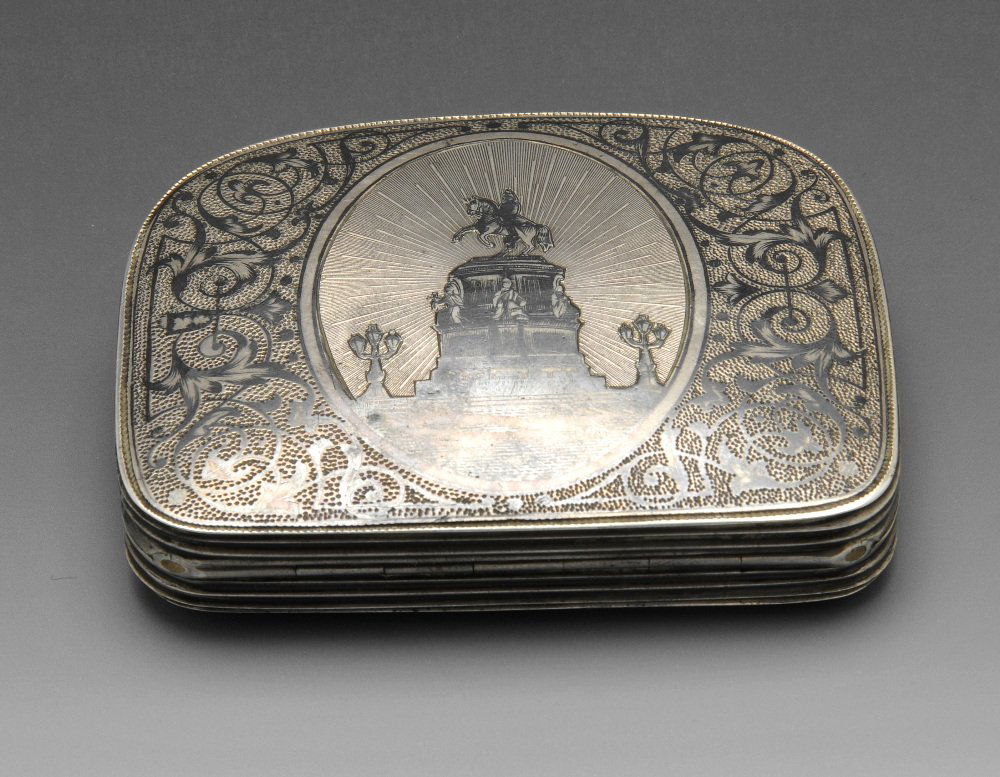 A continental silver purse with niello decoration. (1 of 5)