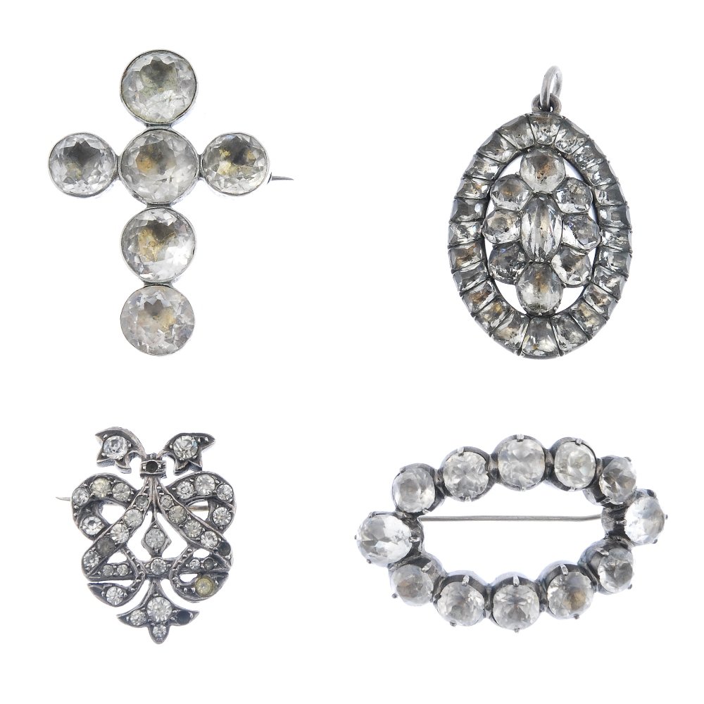 A selection of early 20th century paste jewellery. (1 of 1)