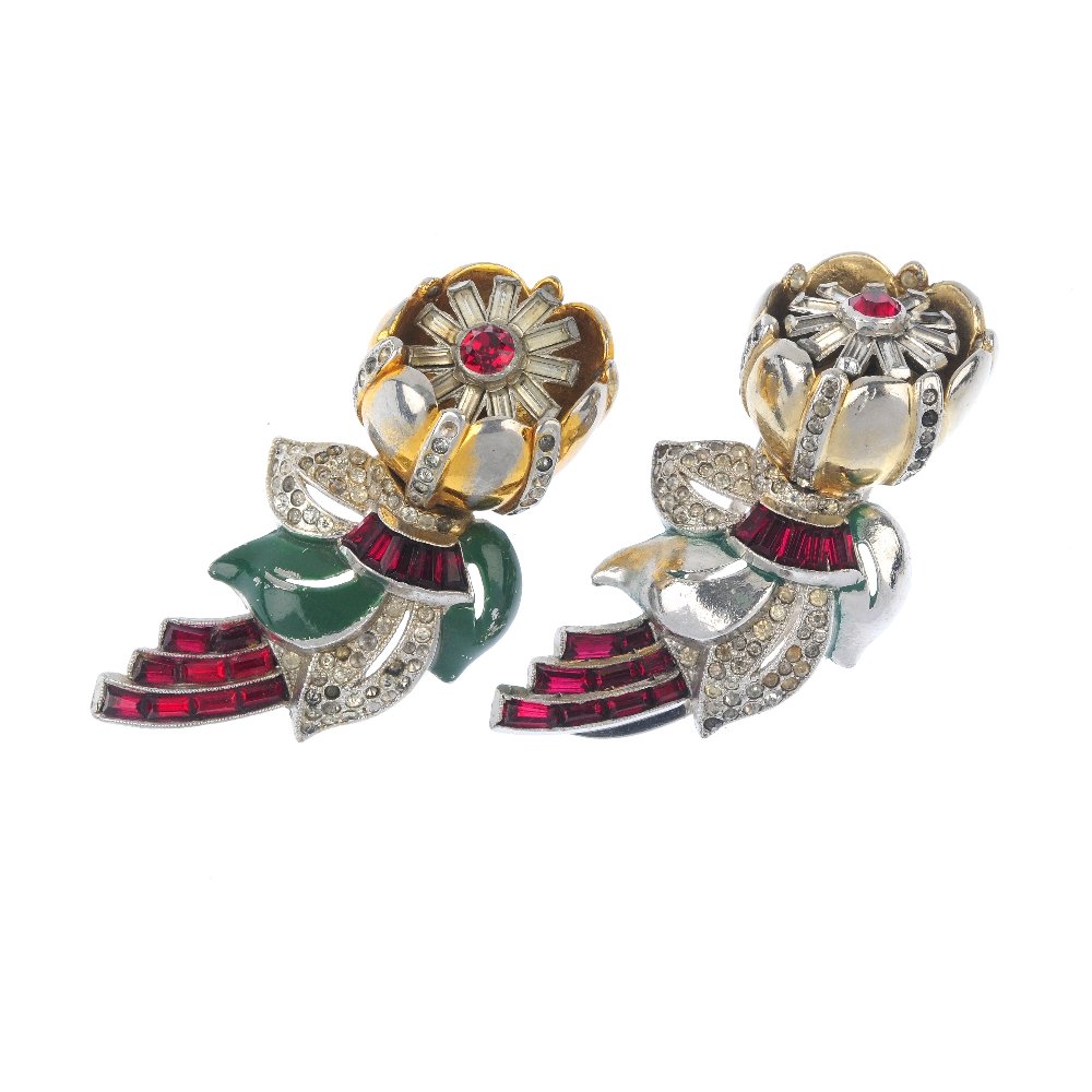 A selection of costume jewellery. (1 of 2)