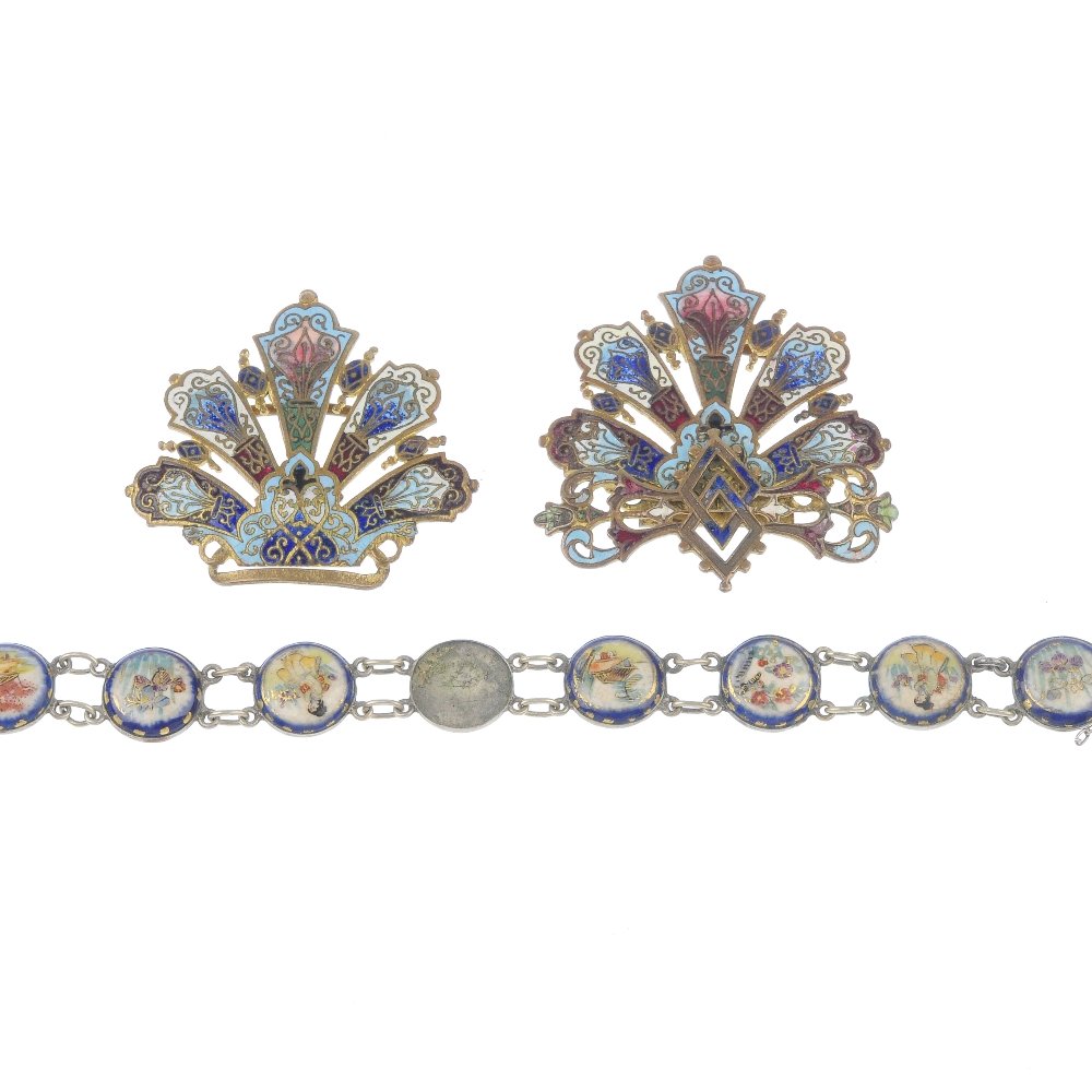 A selection of jewellery. (1 of 2)