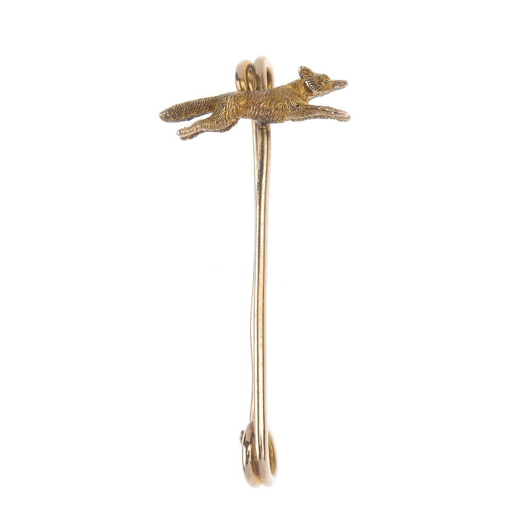 An early 20th century gold fox bar brooch. (1 of 2)