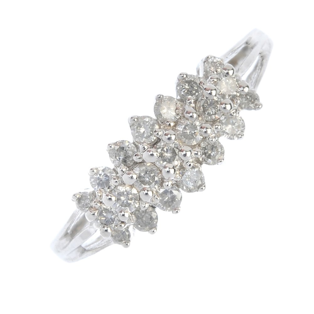A 9ct gold diamond cluster ring. (1 of 4)