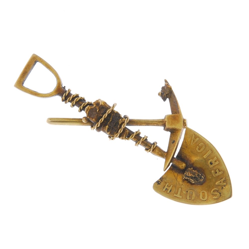 An early 20th century 15ct gold 'Digger' brooch. (1 of 2)