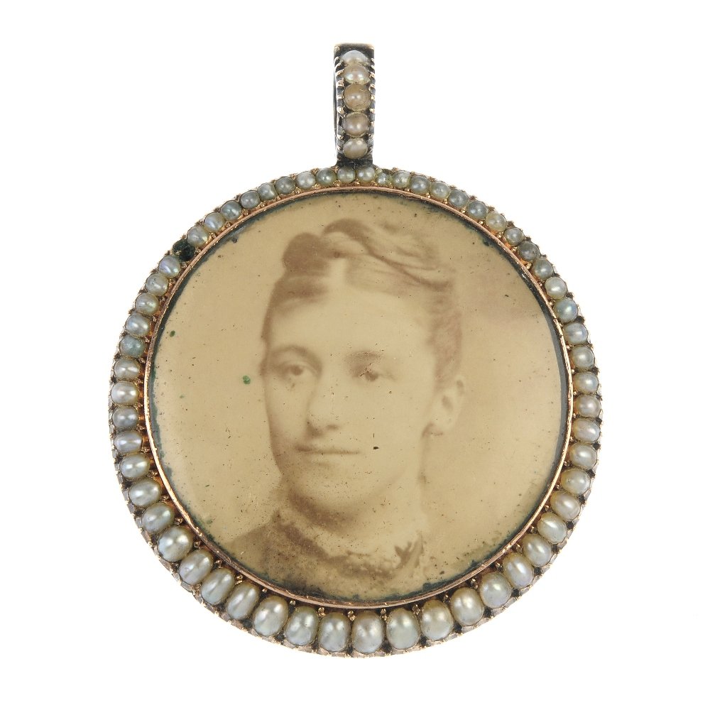A mid 19th century 9ct gold split pearl double-sided (1 of 2)