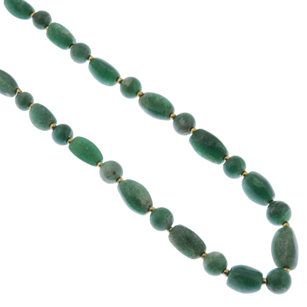 A selection of jewellery. (1 of 2)