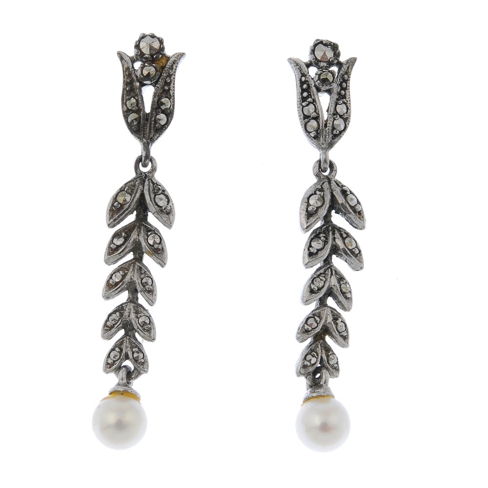 A bag containing a large quantity of costume jewellery (1 of 1)