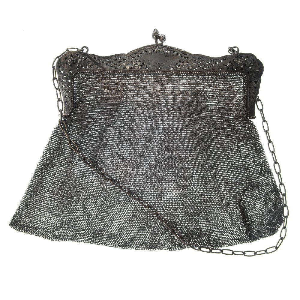 An early 20th century silver mesh bag (1 of 4)