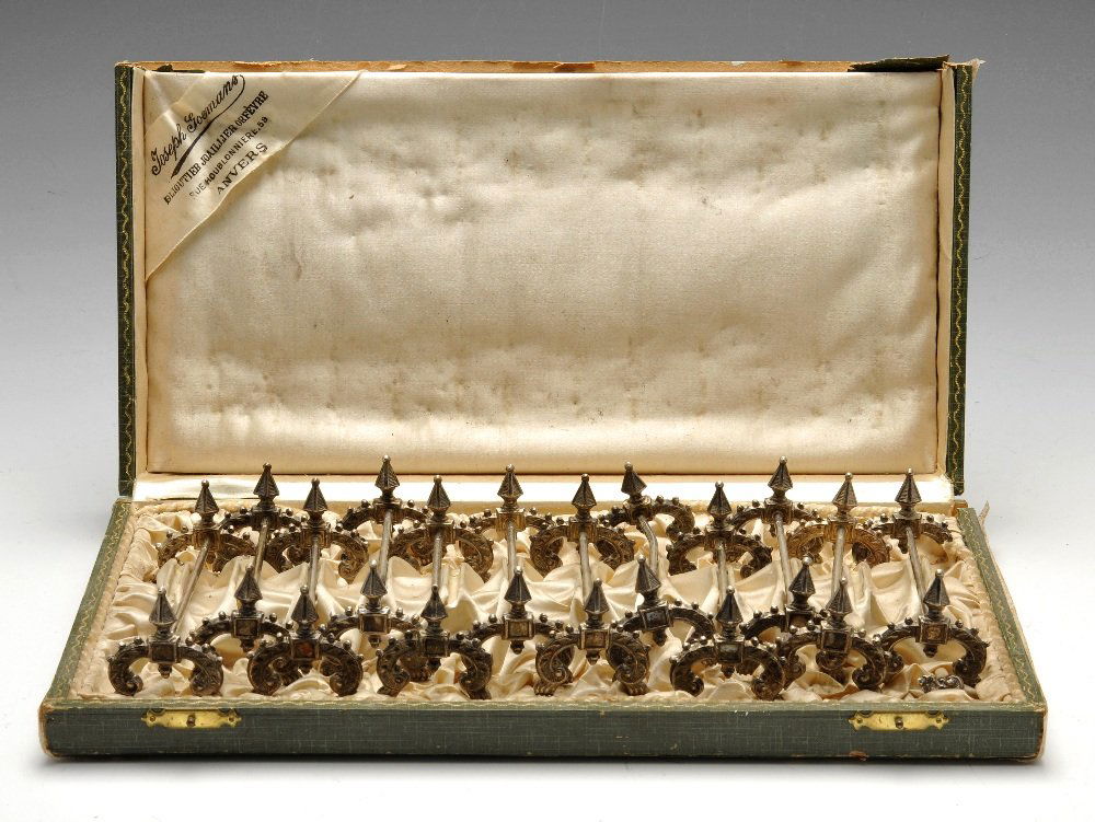 A set of twelve Belgian silver knife rests. (1 of 4)