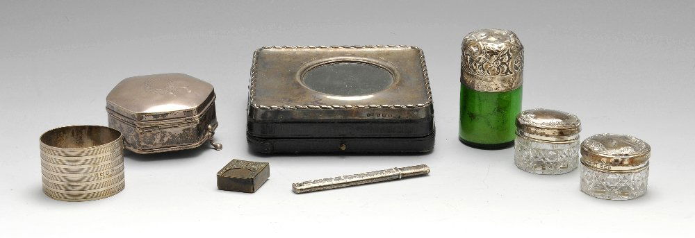 A small selection of George V silver novelty items. (1 of 9)