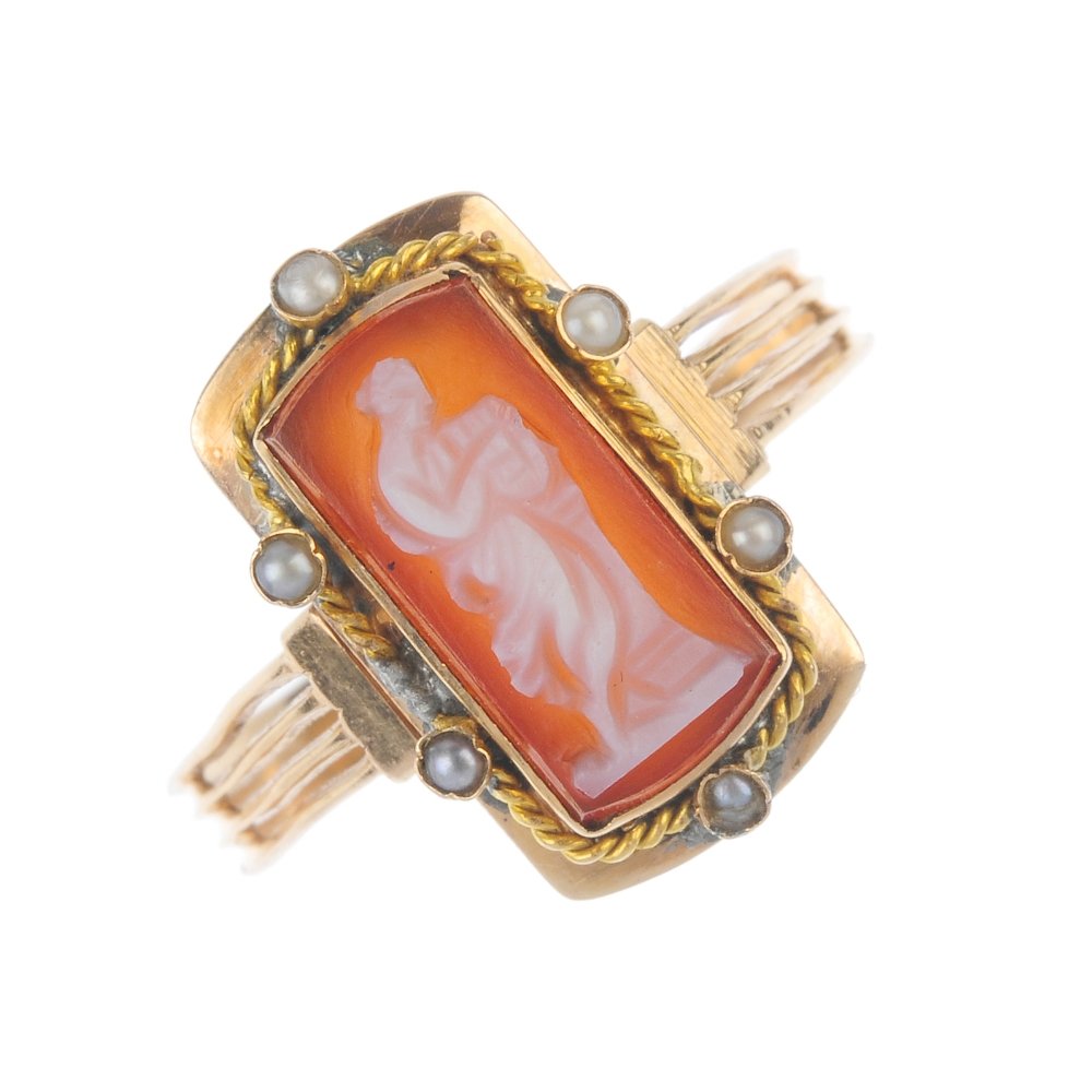 An early 20th century 18ct gold hardstone cameo ring. (1 of 1)
