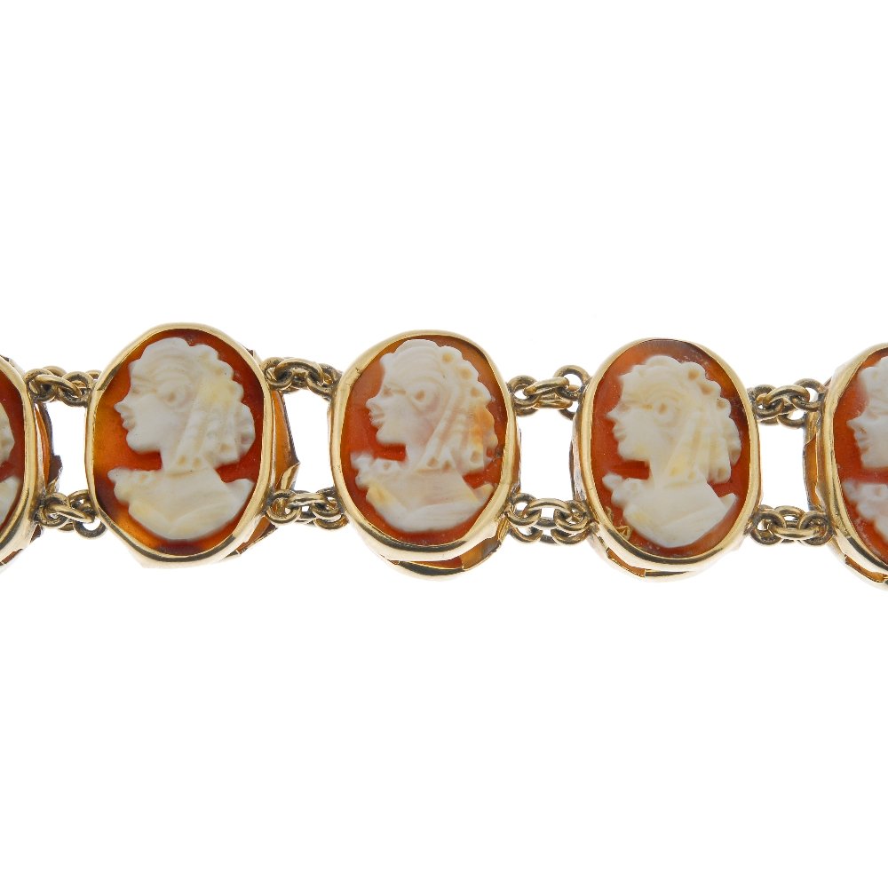 (47763) A cameo bracelet. (1 of 2)
