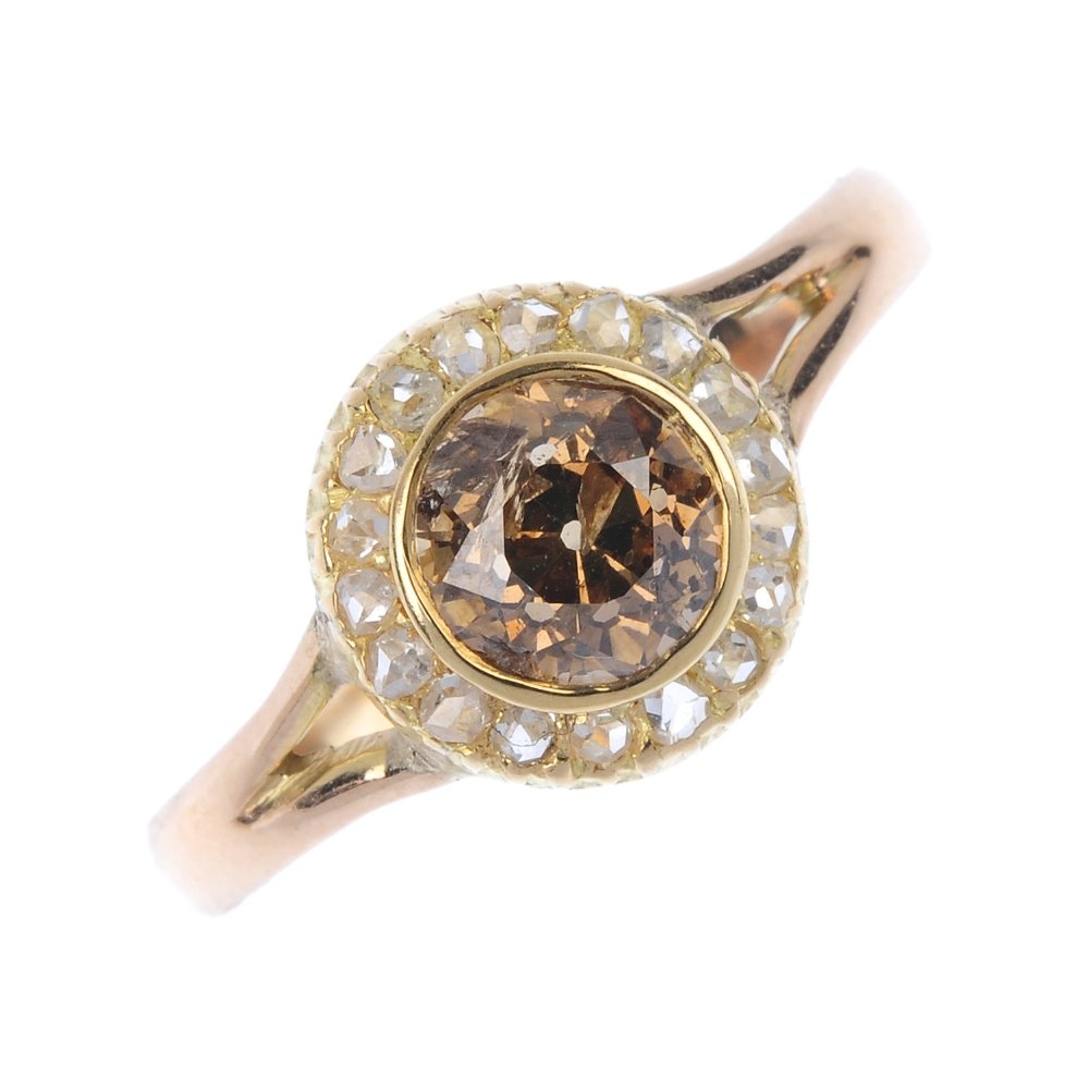 A 'brown' diamond and diamond cluster ring. (1 of 4)