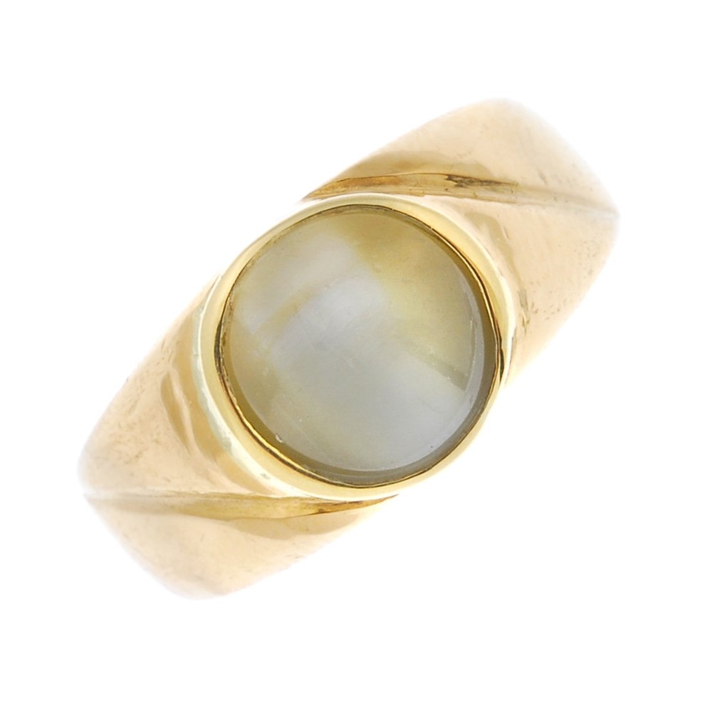A 'cat's eye' chrysoberyl ring. (1 of 3)